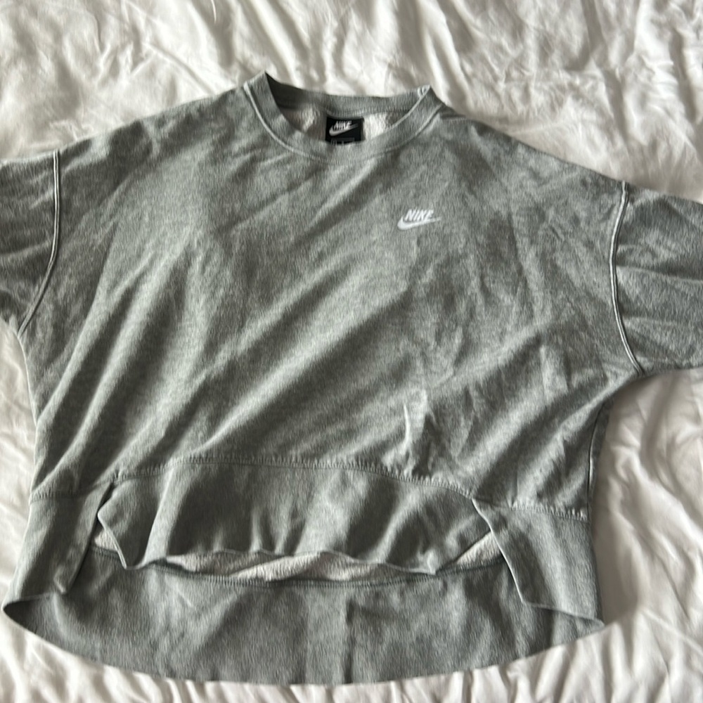 cropped grey Nike sweatshirt